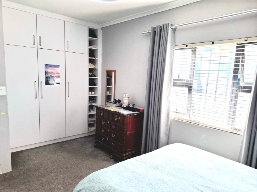 4 Bedroom Property for Sale in Oakdale Western Cape